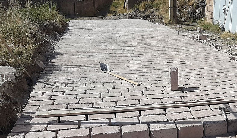 Մեկնարկել են Արթիկ համայնքի Ղուկասյան փողոցի սալիկապատման աշխատանքները