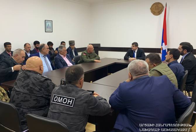 Արայիկ Հարությունյանը հանդիպել է Հայրենիքի պաշտպանությանը մասնակցած կամավորական ջոկատների հետ