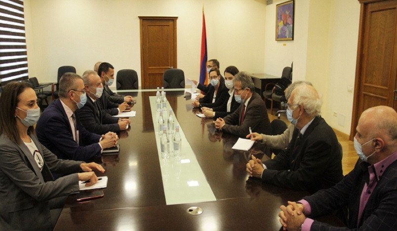 Վահրամ Դումանյանն ընդունել է ֆրանսիացի բժիշկների պատվիրակությանը