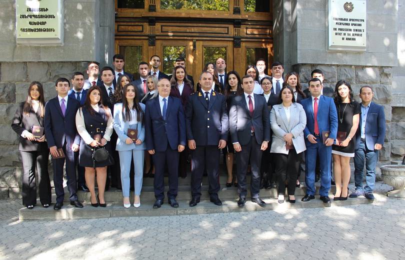 Դիպլոմներ են ստացել Արդարադատության ակադեմիայի 2021 թվականի դատախազի թեկնածուները