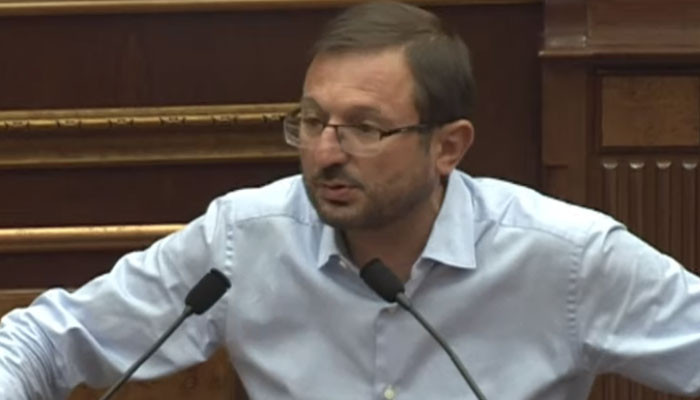 Լարված իրավիճակ ԱԺ-ում. անվտանգությունը Գեղամ Մանուկյանին հեռացնում է ամբիոնից (տեսանյութ)