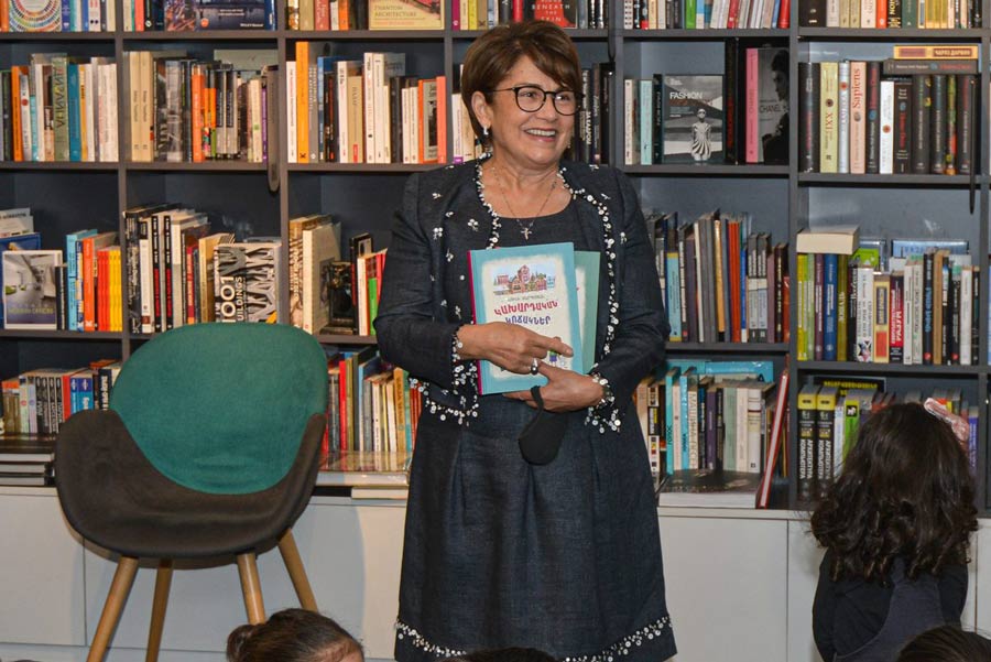 Նախագահի տիկինը՝ Նունե Սարգսյանը, ներկայացրել իր հեղինակած նոր գիրքը
