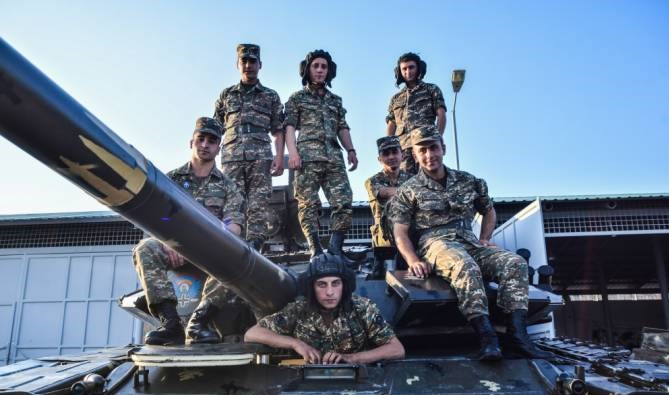 Հետևողականորեն շարժվելու ենք ՀՀ-ում պրոֆեսիոնալ բանակ ստեղծելու ճանապարհով. Փաշինյան