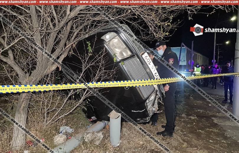 Երևանում «Մերսեդես»-ը տապալել է գազախողովակի հենասյունը, վնասել 3 մեքենա և կողաշրջվելով՝ բախվել ծառին