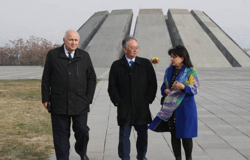 «Սինոփսիս»-ի նախագահ Չի-Ֆուն Չանը հարգանքի տուրք է մատուցել Հայոց ցեղասպանության նահատակների հիշատակին