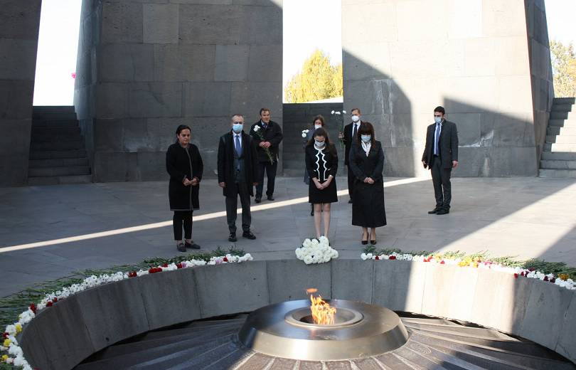 ԵԽԽՎ մոնիթորինգի հանձնաժողովի Հայաստանի հարցերով համազեկուցողներն այցելել են Հայոց ցեղասպանության հուշահամալիր