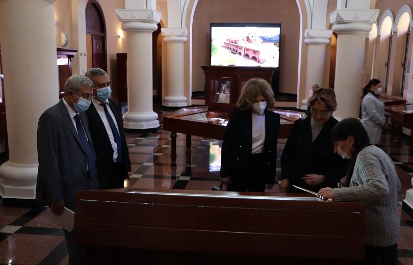 Մատենադարան են այցելել ՌԴ ԳԱԱ աշխատակիցները