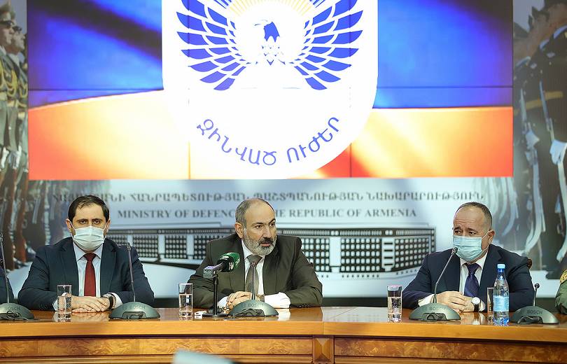 Վարչապետը ԶՈՒ բարձրագույն սպայակազմին է ներկայացրել ՊՆ նորանշանակ նախարարին