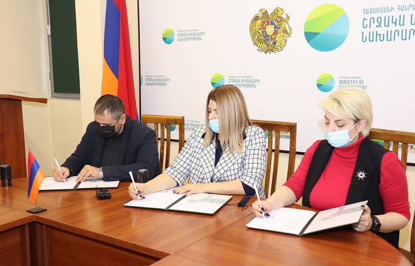 «Կանաչ մաքսատուն» առարկայի դասավանդմանը նվիրված եռակողմ համագործակցության հուշագիր է կնքվել