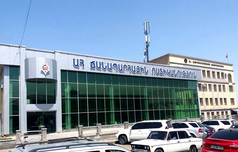 Ստեփանակերտի բանուկ ճանապարհահատվածներում, կենտրոնական ու ծայրամասային փողոցներում նոր նշաններ են տեղադրվել