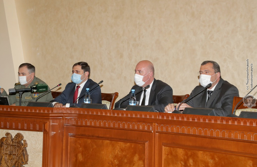 Սուրեն Պապիկյանի գլխավորությամբ անցկացվել է խորհրդակցություն ՊՆ, ԶՈՒ և ԶՈՒ ԳՇ ղեկավար կազմի մասնակցությամբ