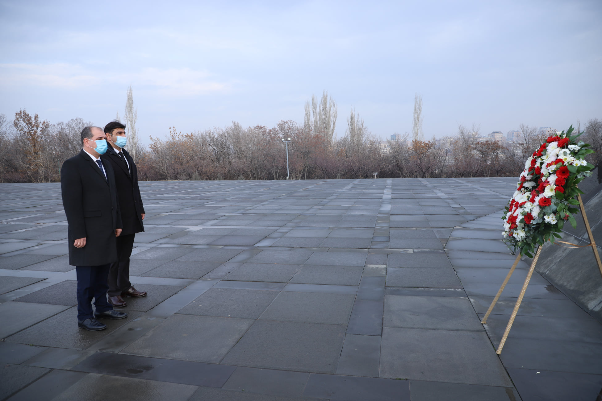 ՀՀ ԱԳՆ ներկայացուցիչները հարգանքի տուրք են մատուցել ցեղասպանությունների անմեղ զոհերի հիշատակին