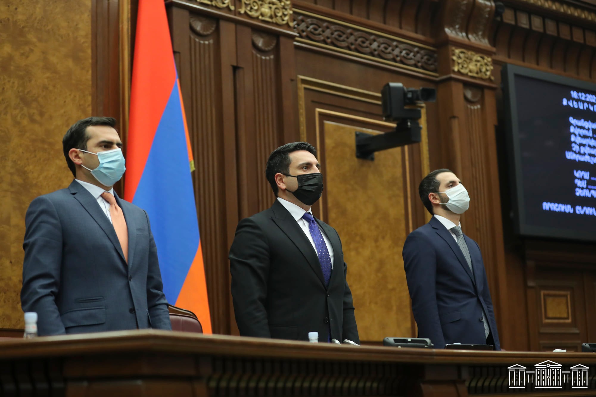 ՀՀ օրհներգի հնչյունների ներքո ավարտվել է ՀՀ ԱԺ ութերորդ գումարման երկրորդ նստաշրջանը