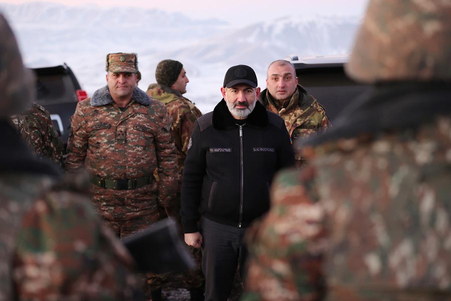 Վարչապետն Ամանորի նախաշեմին այցելել է մարտական դիրքեր և ՊՆ N զորամաս