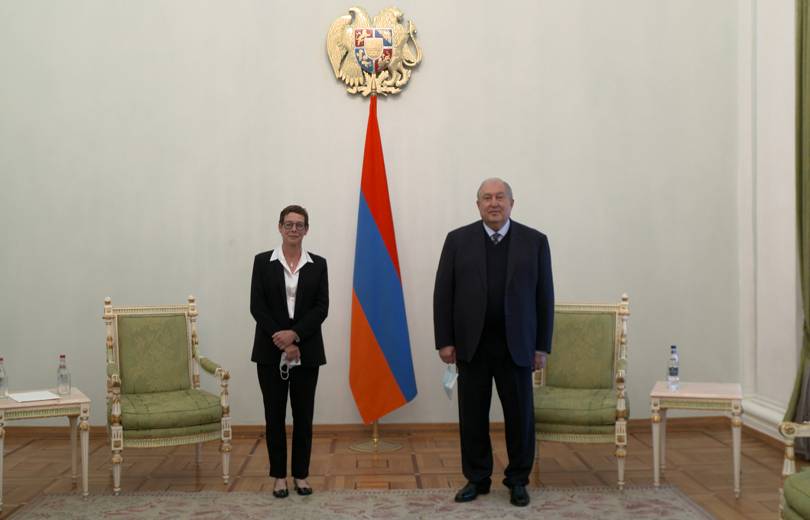 Արմեն Սարգսյանը հանդիպում է ունեցել Հայաստանում Ֆրանսիայի արտակարգ և լիազոր դեսպանի հետ