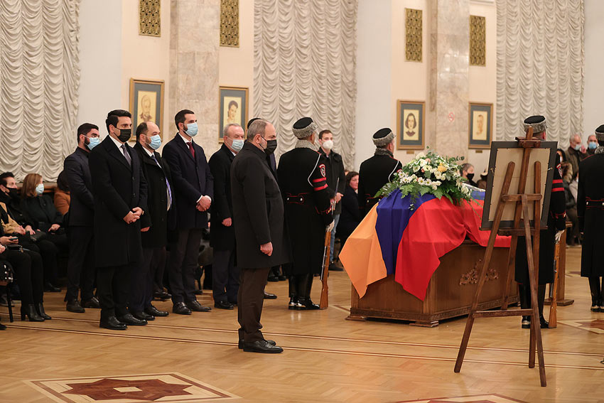 Վարչապետ Փաշինյանը մասնակցել է Վանո Սիրադեղյանի հոգեհանգստի արարողությանը