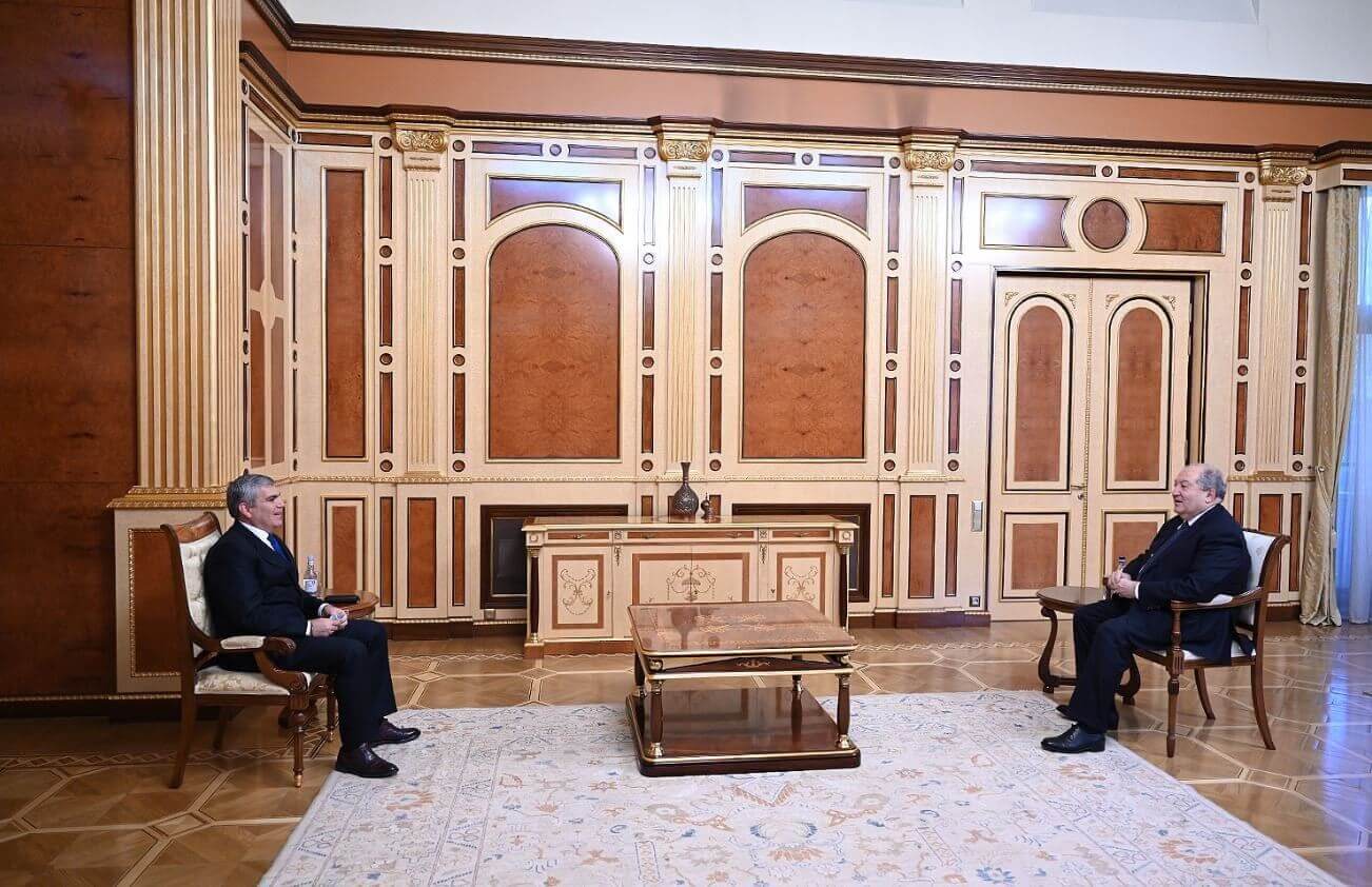 Արմեն Սարգսյանն ընդունել է «Հանրապետություն» կուսակցության ղեկավար Արամ Սարգսյանին