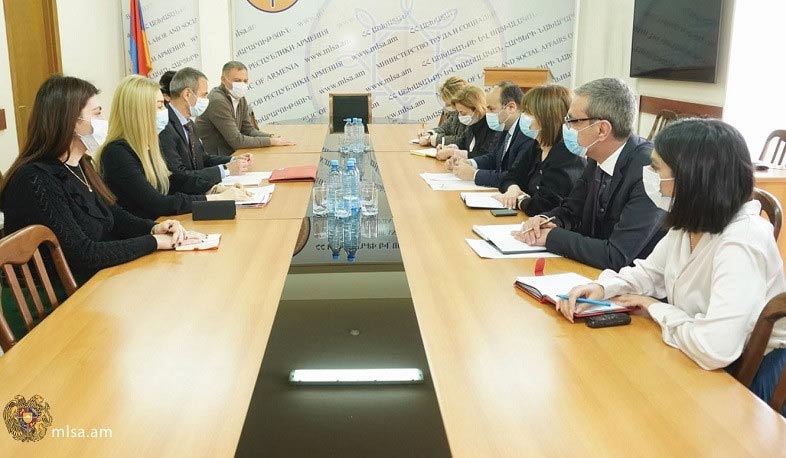 Նարեկ Մկրտչյանը հանդիպում է ունեցել Հայաստանում ԿԽՄԿ պատվիրակության ղեկավարի հետ