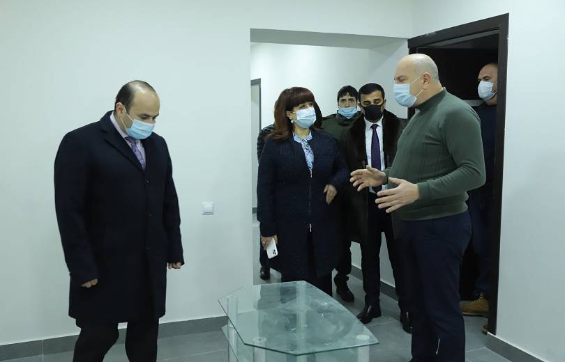 Շիրակի մարզպետն ու ՀՀ աշխատանքի և սոցիալական հարցերի նախարարն այցելել են Գյումրիում գործող խնամքի հաստատություններ