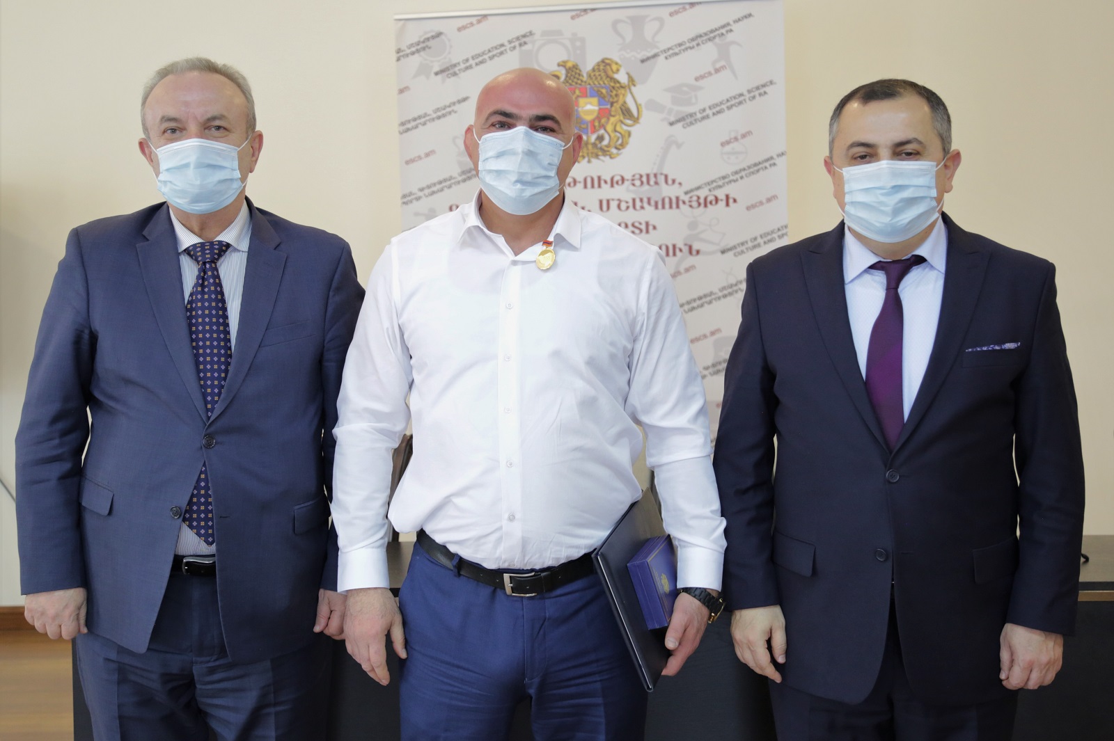 ԿԳՄՍ նախարարը մարզական կոչումներ է շնորհել սպորտի վաստակավոր մարզիչներին