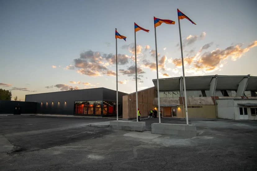 «Շիրակ» օդանավակայանի մոտ տեղի ունեցած ավտովթարի հետևանքով 4 մարդ տեղափոխվել է հիվանդանոց