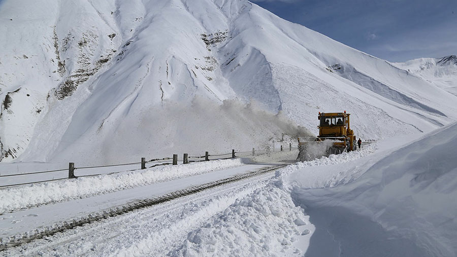 Հանրապետության ճանապարհներին տեղ-տեղ առկա է մերկասառույց