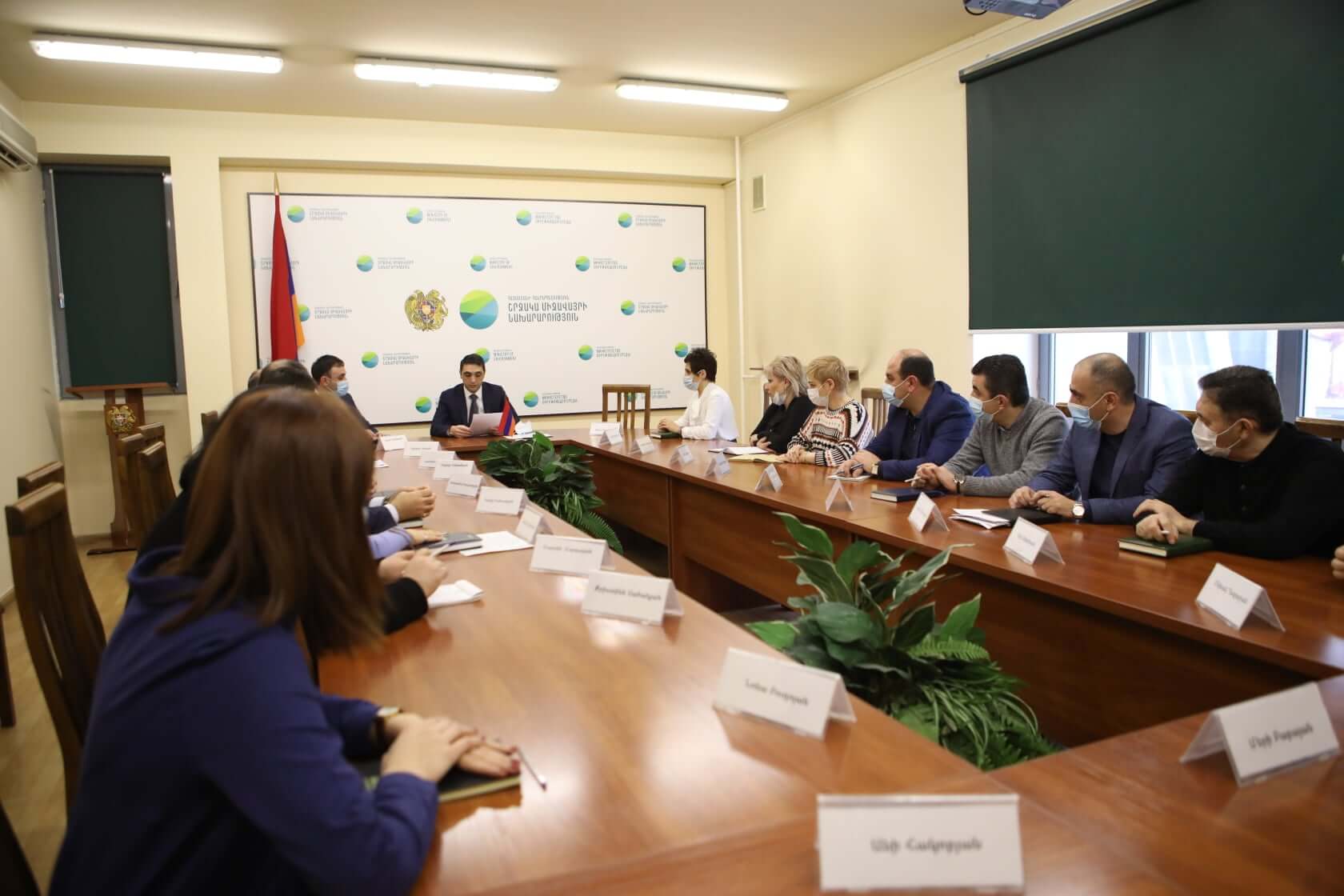 Հակոբ Սիմիդյանն աշխատակազմին է ներկայացրել նորանշանակ տեղակալին