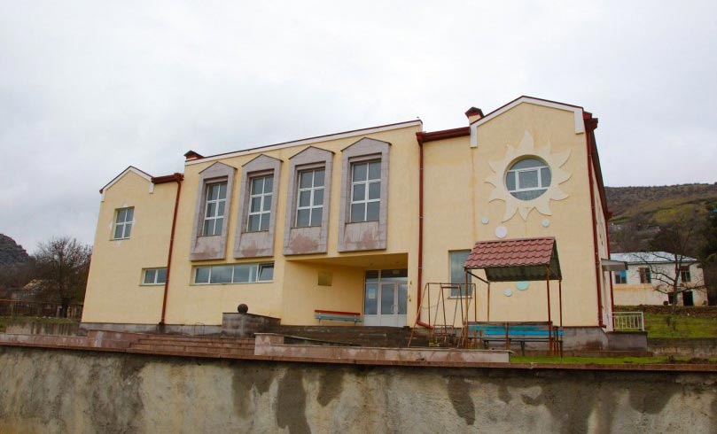 Արցախի Սոս համայնքի դպրոցը կառուցվել է «Հայաստան» հիմնադրամի ԱՄՆ տեղական մարմնի համաֆինանսավորմամբ