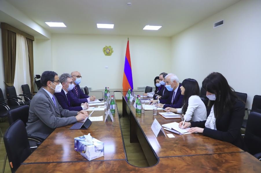 Վ․ Խաչատուրյանը հանդիպել է Հայաստանում Ֆրանսիական համալսարանի ռեկտոր Բերտրան Վենարի հետ