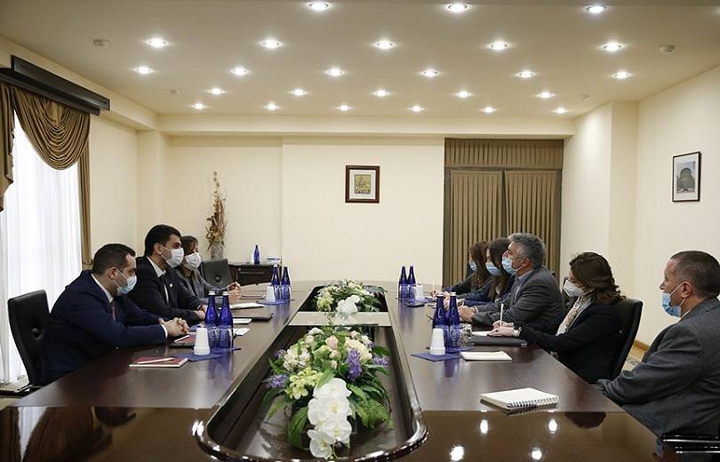 Երևանի քաղաքապետը հանդիպել է Ասիական զարգացման բանկի ներկայացուցիչների հետ