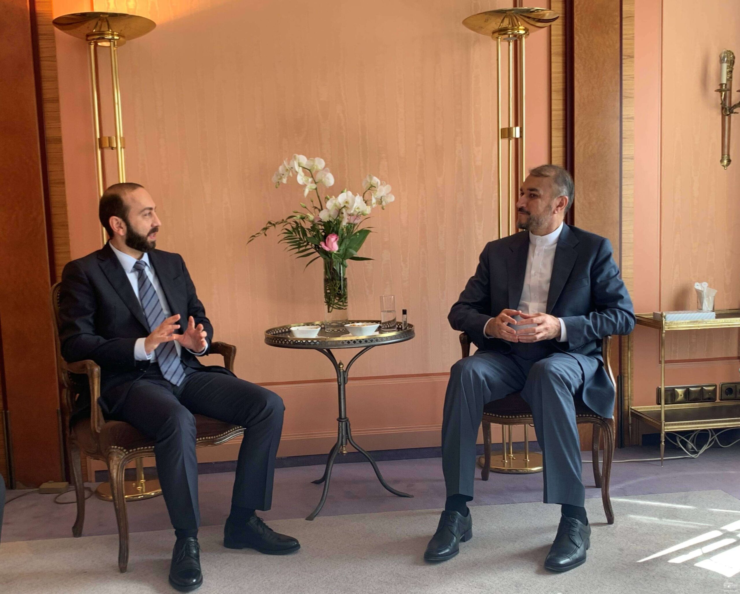 Միրզոյանը Մյունխենում հանդիպել է Իրանի արտգործնախարարի հետ