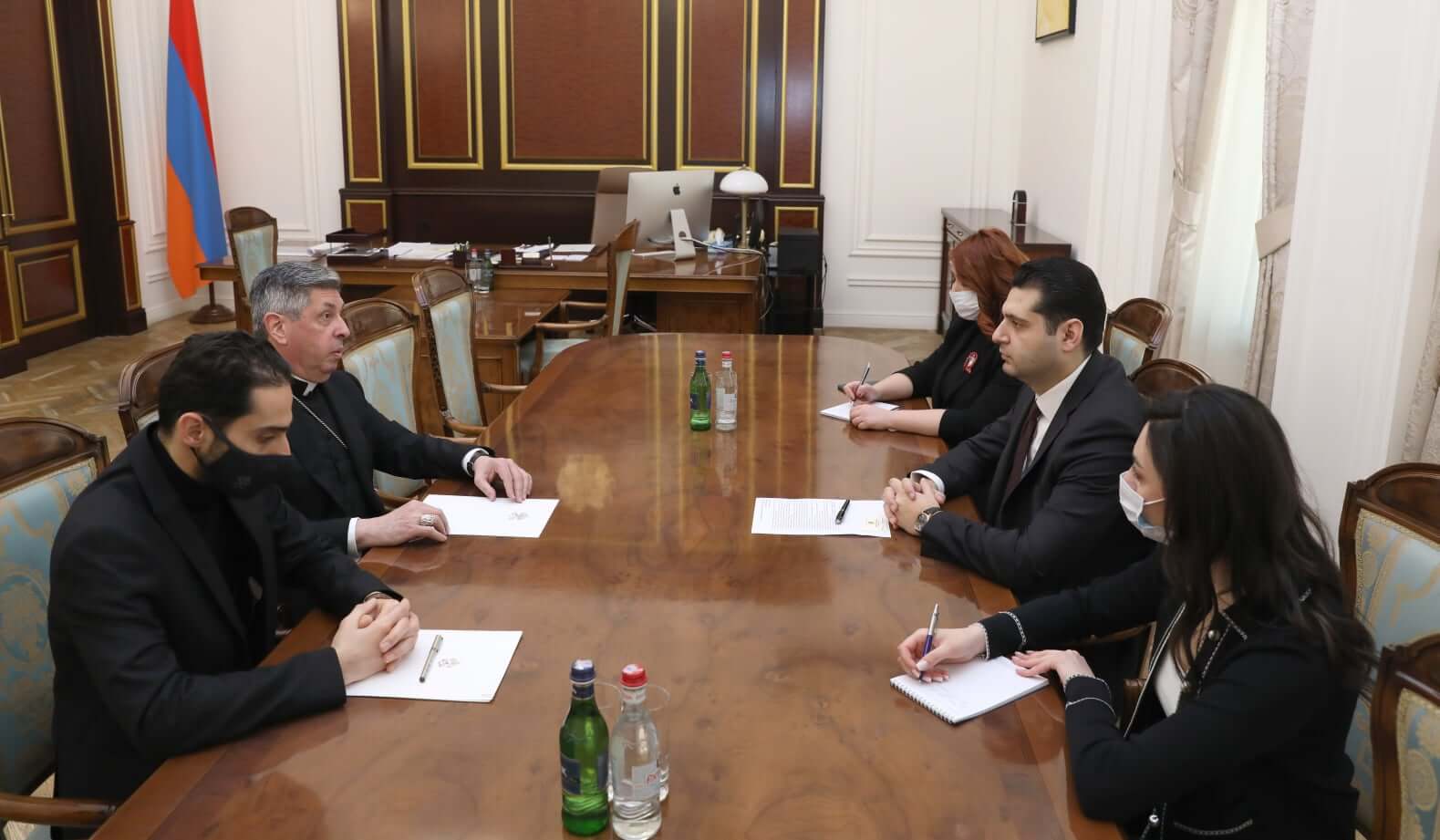 Փոխվարչապետն ընդունել է Սուրբ Աթոռի Առաքելական նվիրակ Ժոզե Ա․ Բետանկուրին