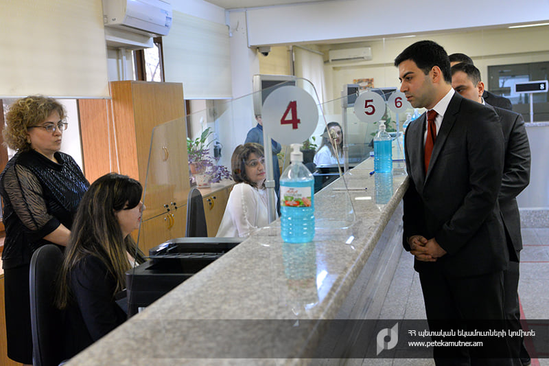 Ռ․ Բադասյանն աշխատանքային այցով եղել է հարկային ծառայության կառուցվածքային ստորաբաժաններում