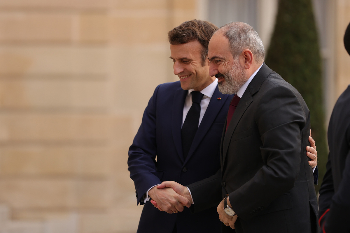 Նիկոլ Փաշինյանը Ելիսեյան պալատում հանդիպել է Էմանուել Մակրոնի հետ