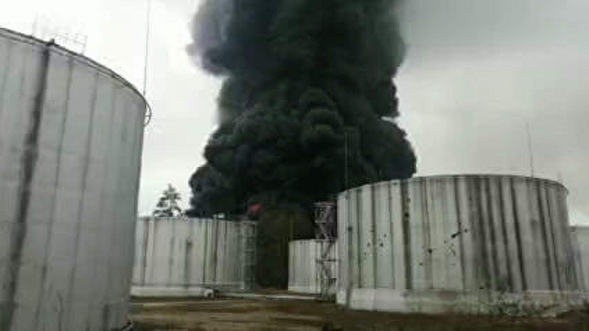 Չեռնիգովում գնդակոծությունների հետևանքով խոշոր նավթաբազա է բռնկվել