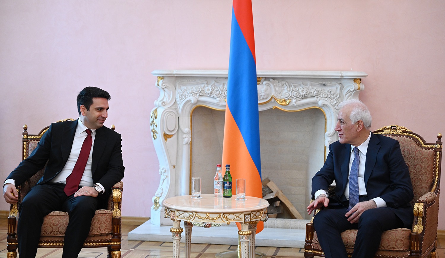 Վ․ Խաչատուրյանն ու կինն այցելել են նախագահի նստավայր