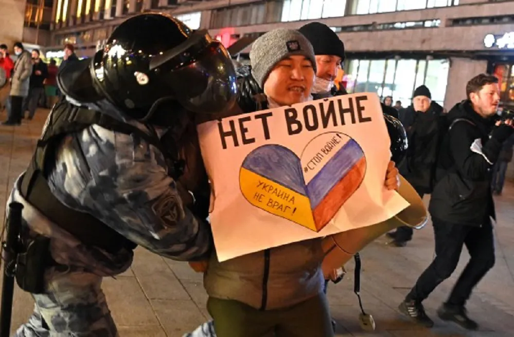 ՌԴ-ում հակապատերազմական ցույցերի ժամանակ ավելի քան 600 մարդ է բերման ենթարկվել