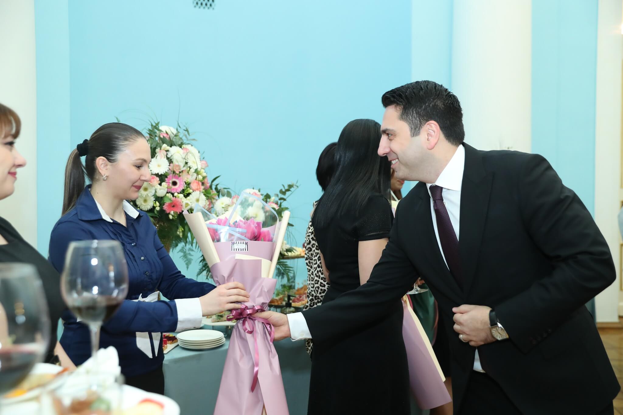 Ա․ Սիմոնյանը հյուրընկալել է մի խումբ բուժաշխատող կանանց