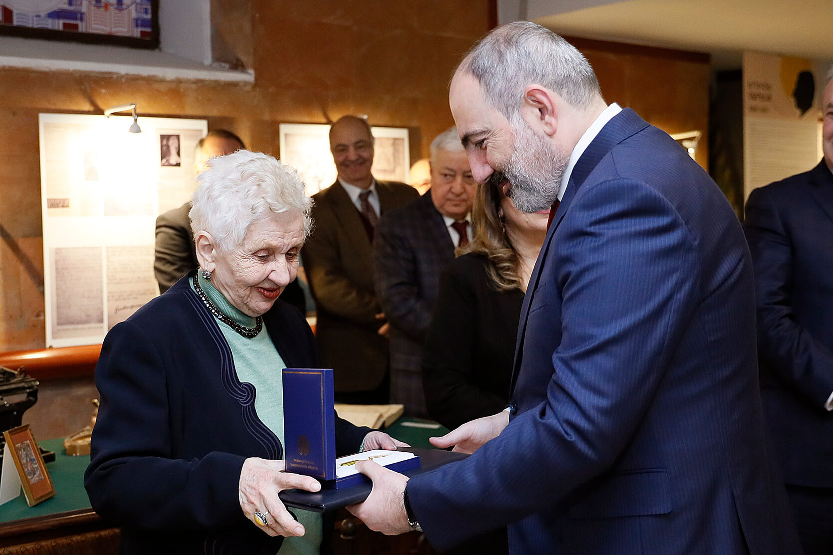 Վարչապետն Անահիտ Չարենցին պարգևատրել է Երախտագիության մեդալով