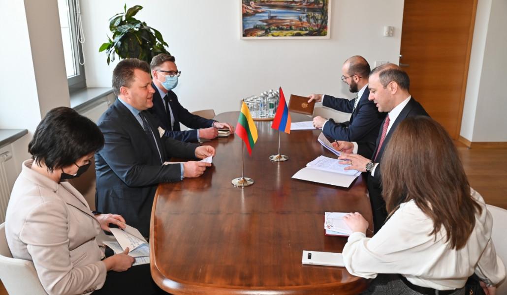 ԱԽ քարտուղարը հանդիպել է Լիտվայի արտաքին գործերի փոխնախարարի հետ