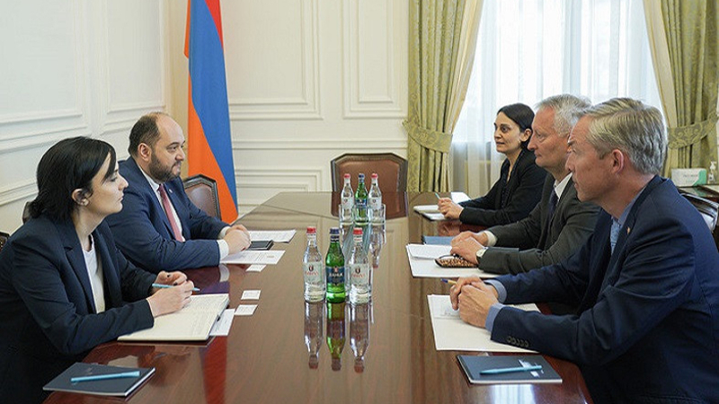 Ա․ Հարությունյանն ընդունել է ՀՀ-ում ԳԴՀ  դեսպանին