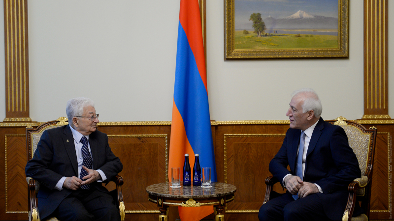 Նախագահը հանդիպել է գիտնական, ՌԴ ԳԱ ակադեմիկոս, ՀՀ ԳԱԱ արտասահմանյան անդամ Յ․ Հովհաննիսյանի հետ