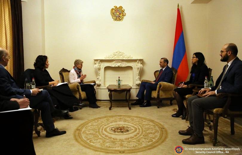 ԱԽ քարտուղարը հանդիպել է Ֆրանսիայի ԶՈՒ պատվիրակության հետ