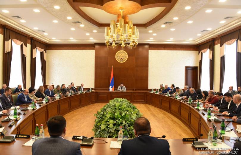 ԱՀ նախագահի գլխավորությամբ տեղի է ունեցել կառավարության ընդլայնված նիստ