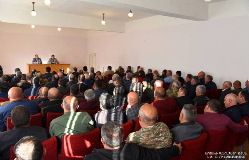 ԱՀ նախագահն Ասկերանում հանդիպել է շրջանի պատասխանատուների հետ