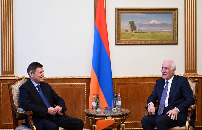 Նախագահն ընդունել է ՀՀ-ում Հունաստանի Հանրապետության արտակարգ և լիազոր դեսպանին