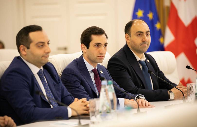 Երևանի քաղաքապետարանի պատվիրակությունը հանդիպել է Թբիլիսիի քաղաքապետի հետ