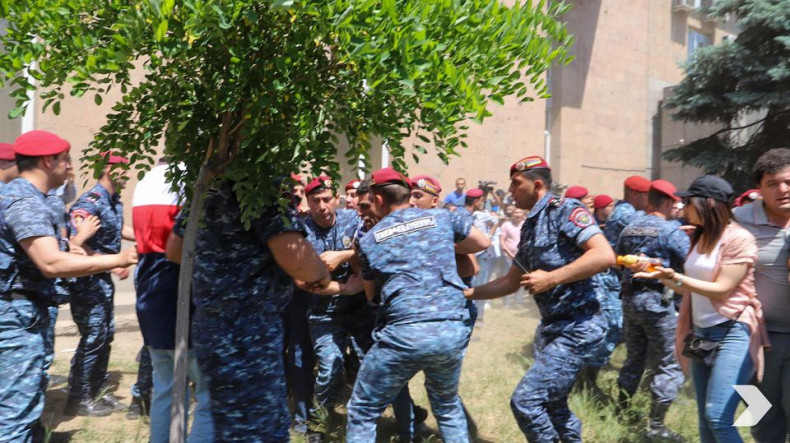 Կառավարության շենքի դիմաց ցույցերի ժամանակ անկարգությունների դեպքով հարուցվել է քրգործ