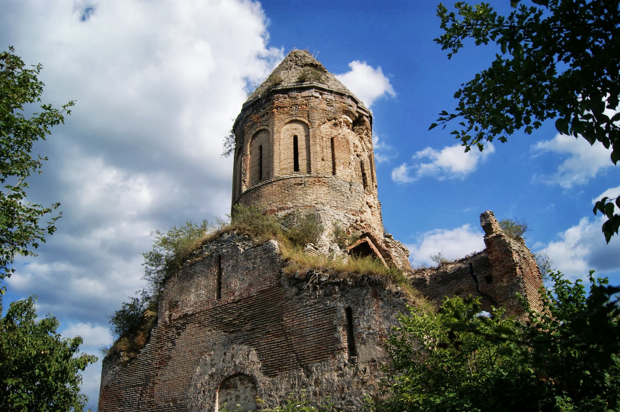 Պեղումներ են ընթանում Լոռու բերդի, Սրվեղի վանքի և Տավուշի բերդի տարածքներում