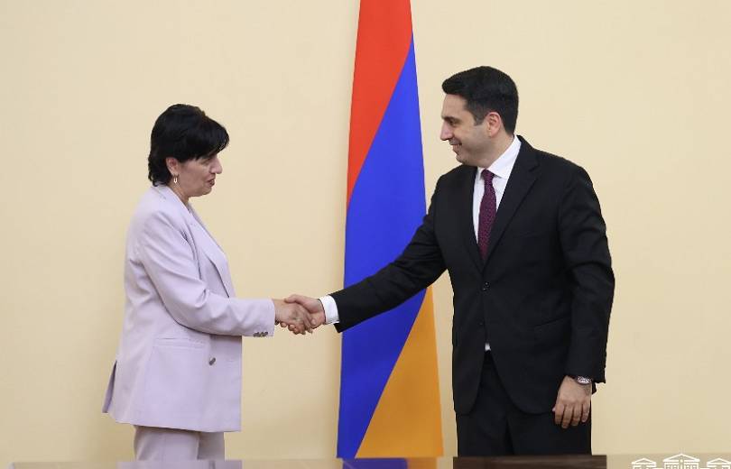 Ա․ Սիմոնյանն ընդունել է ԱՀ ԿԳՄՍ նախարարի գլխավորած պատվիրակությանը